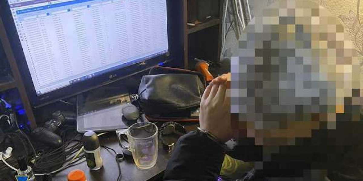Ucrania arresta un hacker ruso que hacía hasta 1.000 llamadas diarias a funcionarios ucranianos para que cambiaran de ba